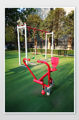 力与美的定格 探索健身器械摄影的艺术魅力